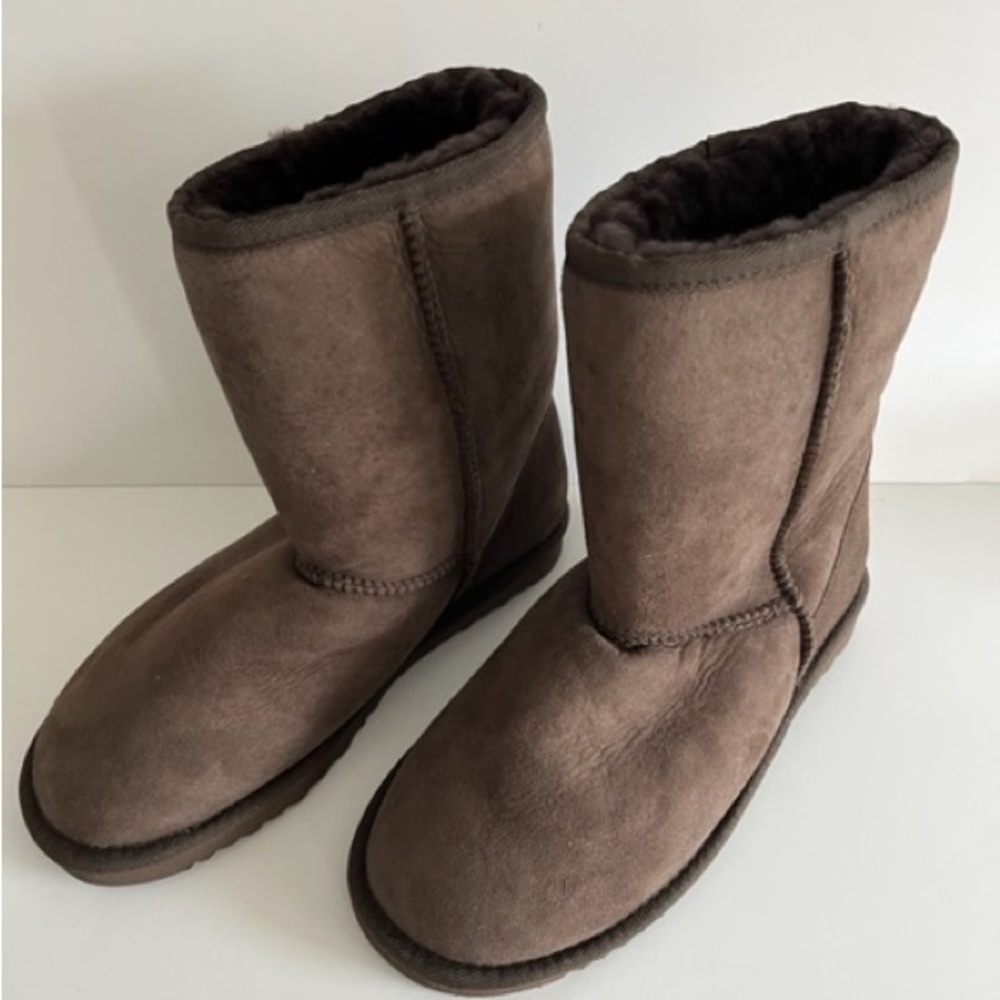 Ugg Classic Womenβs Boots - Size 7 - NEW